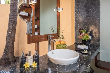 4A_siddhartha bali room facilities deluxe bathroom